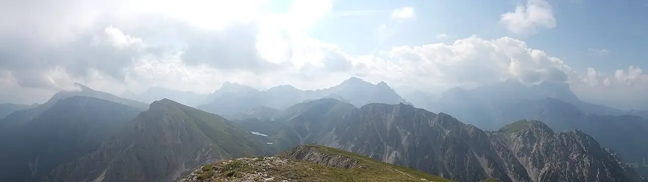 Blick vom Piz da Peres auf die Fanesgruppe
