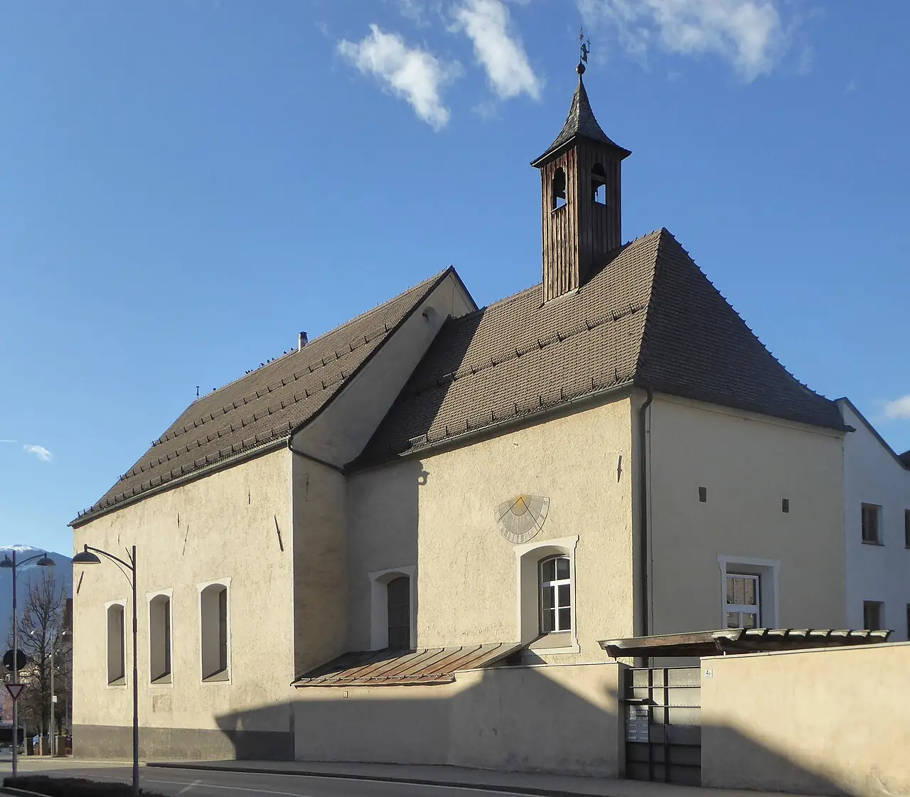 Bruneck, Kapuzinerkirche von Osten